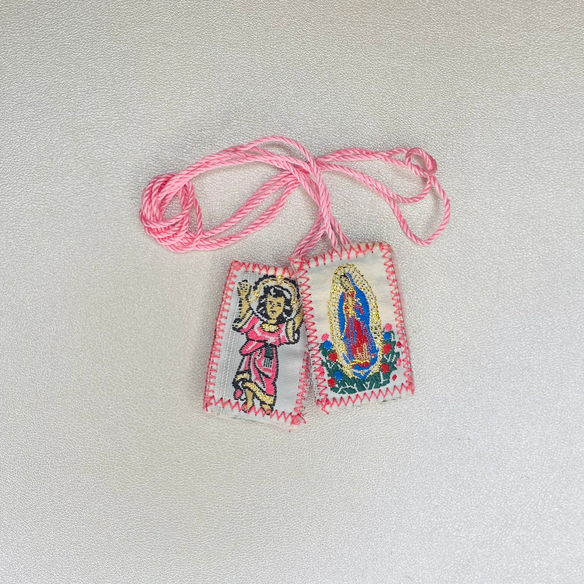 Pink vigencita & Niño Dios escapulario