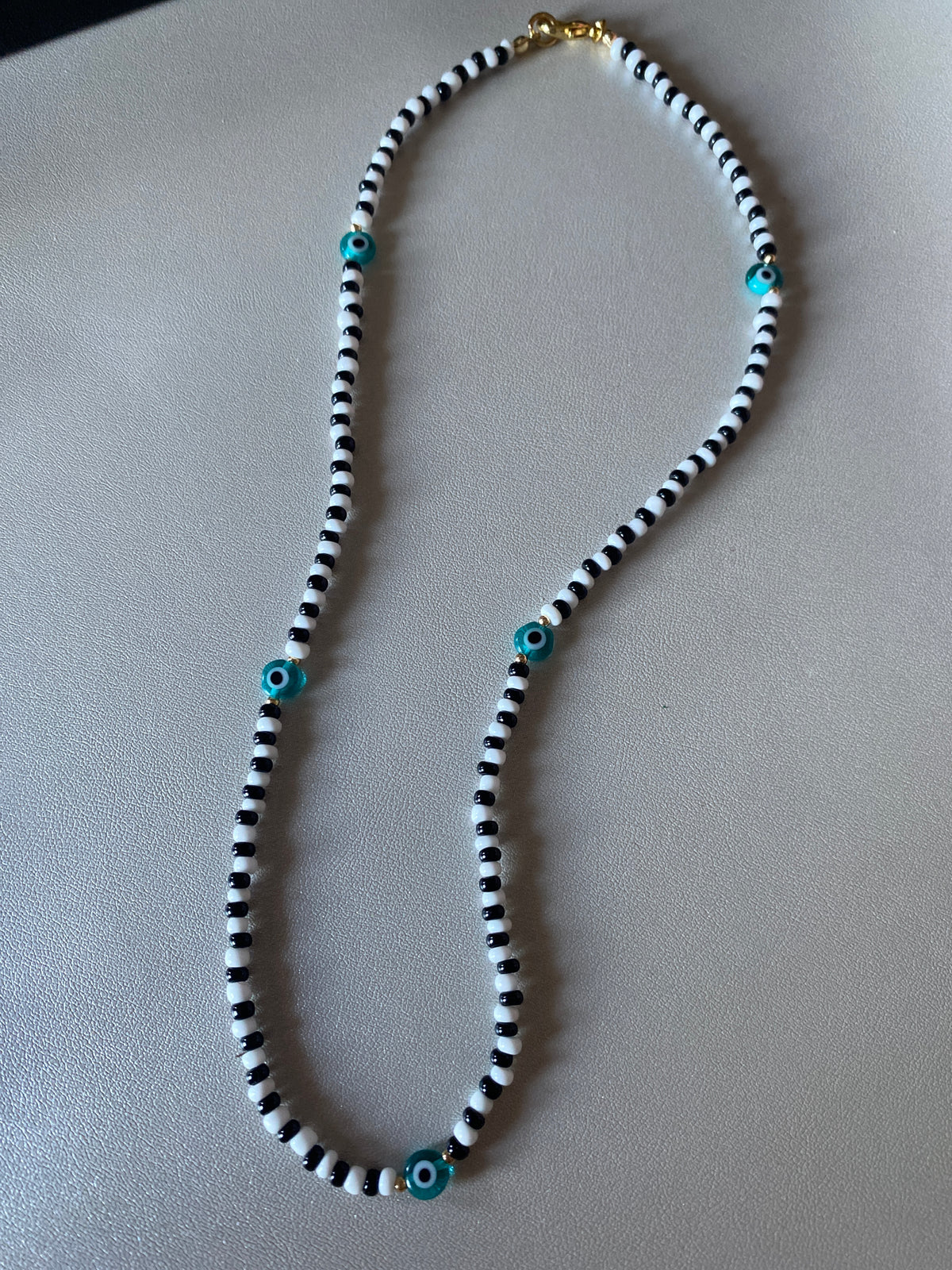 Black & white 5 ojito necklace