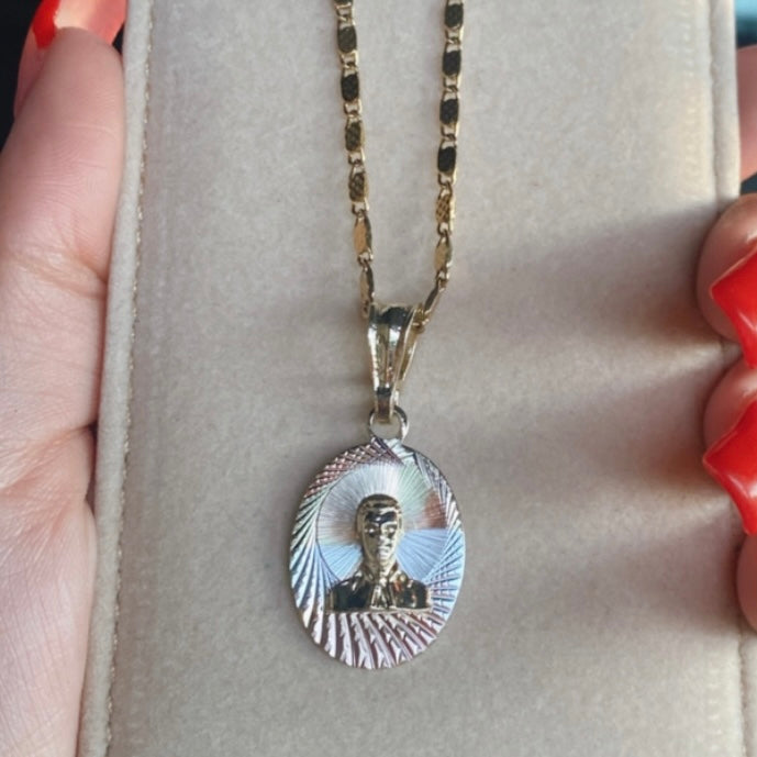 Jesus mal verde necklace