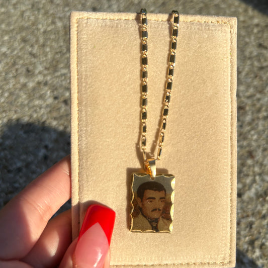 Jesus mal verde con oración necklace
