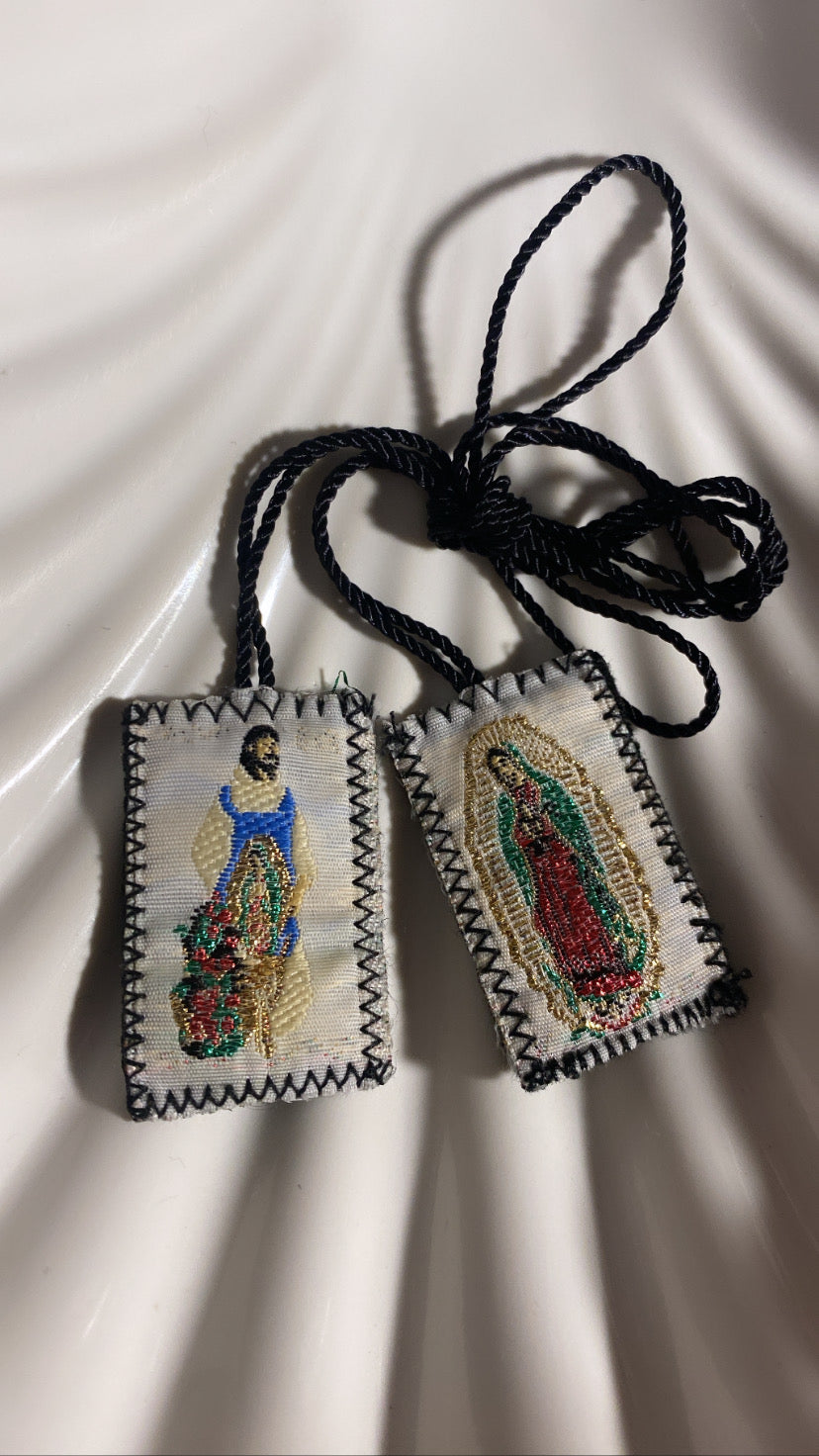 Escapulario de la virgen de Guadalupe en blanco